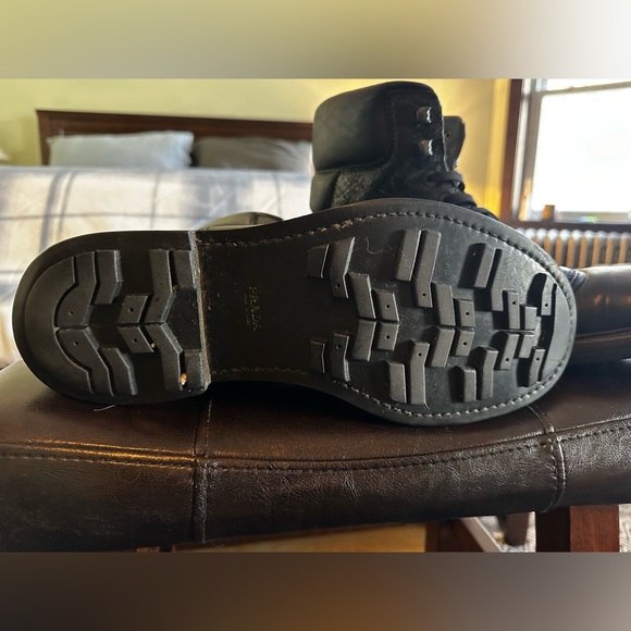 Prada Boots 4T0855  UK 8.5 Black Leather - Picture 4 of 9